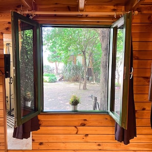 Bangalô família, 2 quartos, vista para o jardim | Wi-Fi de cortesia, roupa de cama