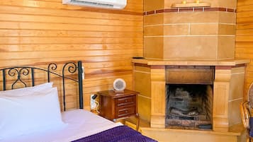 Deluxe Bungalow, 1 Bedroom, River View | 1 bedroom, free WiFi, bed sheets