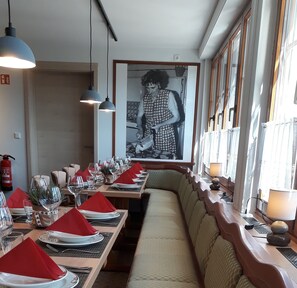 Dining - Ferienhaus mit Grossem Garten und Privatem Pool, im Naturpark Our (Derenbach)