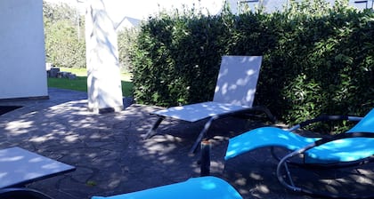 Ferienhaus mit Grossem Garten und Privatem Pool, im Naturpark Our
