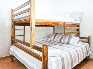 4 chambres, fer et planche à repasser, Wi-Fi, draps fournis
