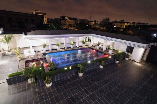 Paradise Villa 4 BR Pool & Car