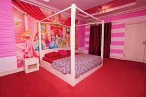 4 slaapkamers, een strijkplank/strijkijzer, wifi, beddengoed
