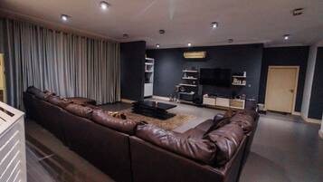 Smart TV, fireplace, video games