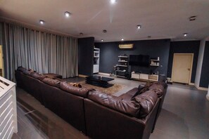 Smart TV, fireplace, video games