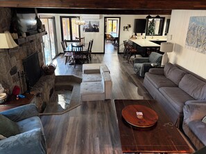 Smart TV, chimenea y videojuegos 