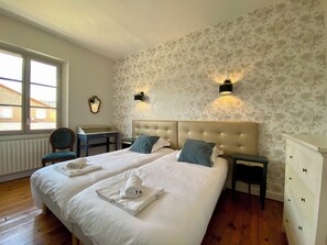 3 chambres, fer et planche à repasser, Wi-Fi, draps fournis