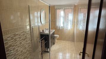 Shower, hair dryer, towels, toilet paper