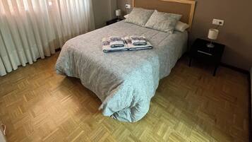 3 bedrooms, desk, iron/ironing board, travel cot