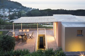 Outdoor dining - Panoramic Villa with pool in Capri Town with garden and terrace  (Capri)
