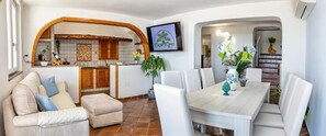 Panoramic-Haus | Wohnbereich | 42-Zoll-Flachbildfernseher mit Satellitenempfang
