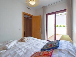 3 soverom, strykejern/-brett, wi-fi (inkludert) og sengetøy