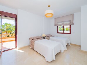 3 bedrooms, iron/ironing board, free WiFi, bed sheets