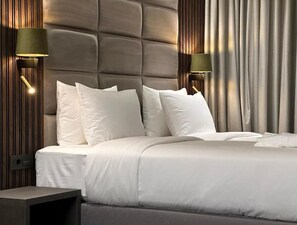 Frette Italian sheets, premium bedding, pillow-top beds, minibar