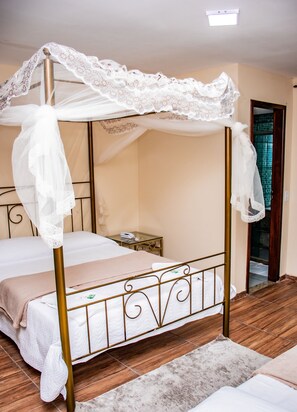 Comfort Quadruple Room, 1 Double Bed with Sofa bed, Balcony, City View | Free WiFi