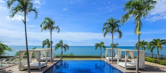 Beautiful apt on the beach, with wonderful cross breezes to keep you cool