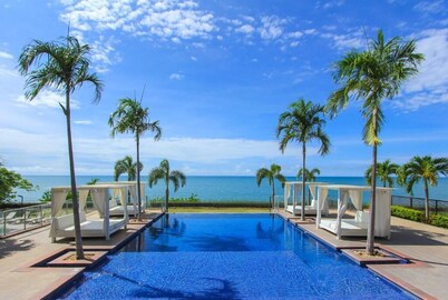 Beautiful apt on the beach, with wonderful cross breezes to keep you cool
