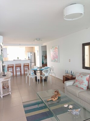 Interior - Beautiful apt on the beach, with wonderful cross breezes to keep you cool (EL palmar)