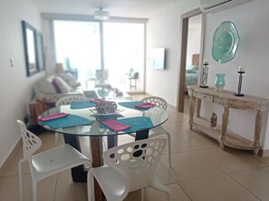 Dining - Beautiful apt on the beach, with wonderful cross breezes to keep you cool (EL palmar)