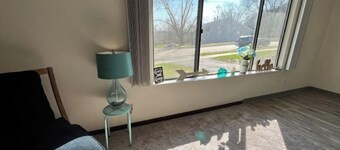 CR Creekside Condo - B &B
