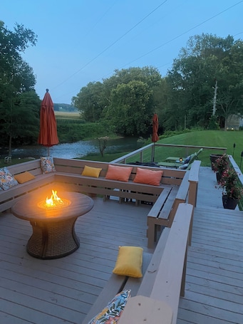 Terrace/patio. Couples Creek Retreat
