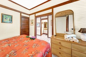 1 bedroom, desk, WiFi, bed sheets
