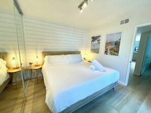 2 slaapkamers, een strijkplank/strijkijzer, wifi, beddengoed