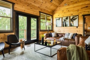 Smart TV, fireplace, video games, table tennis - Summer Getaway! Heated Pool-Views-Theater-Hot Tub (Sevierville)
