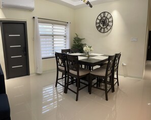 Dining - Beautiful Villa in the cool hills of Ocho Rios overlooking the Caribbean Sea (Ocho Rios)