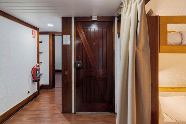1 chambre, bureau, Wi-Fi gratuit, draps fournis