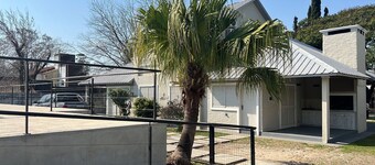 Los Pinos 
Alquiler temporario. Departamentos con capacidad hasta 5 personas. 