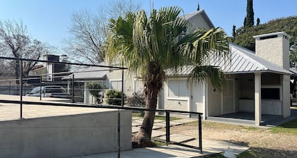 Los Pinos
Alquiler temporario. Departamentos con capacidad hasta 5 personas.
