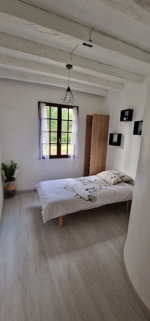 2 bedrooms, iron/ironing board, travel crib, free WiFi