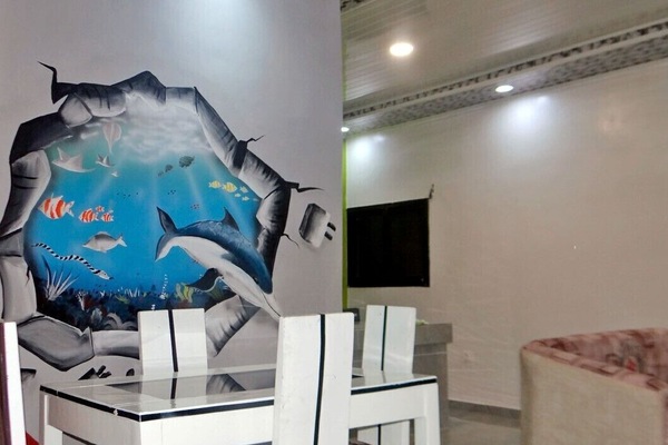 Artículos de limpieza, mesa de comedor