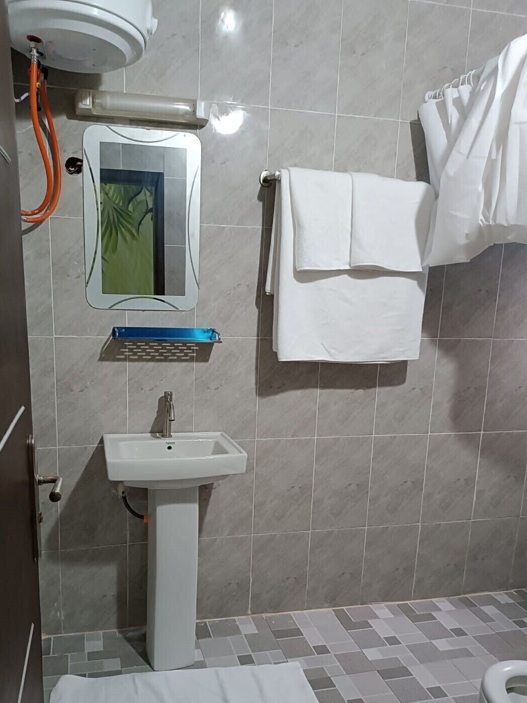 Apartemen | Kamar mandi | Shower, handuk, sabun, dan sampo