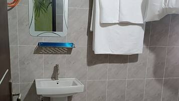 Departamento | Baño | Regadera, toallas, jabón, shampoo