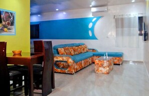 Apartment | Living area | 43-cm flat-screen TV with satellite channels