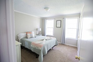 3 bedrooms, iron/ironing board, free WiFi, bed sheets