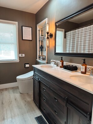 Bidee, pyyhkeet, saippua, sampoo