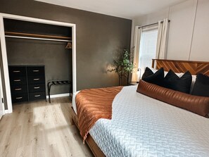 3 makuuhuonetta, silitysrauta/-lauta, ilmainen Wi-Fi, vuodevaatteet