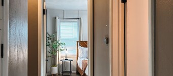 Stylish & Modern •Sleeps 10• Cornhole+PingPong • Minutes to Most!