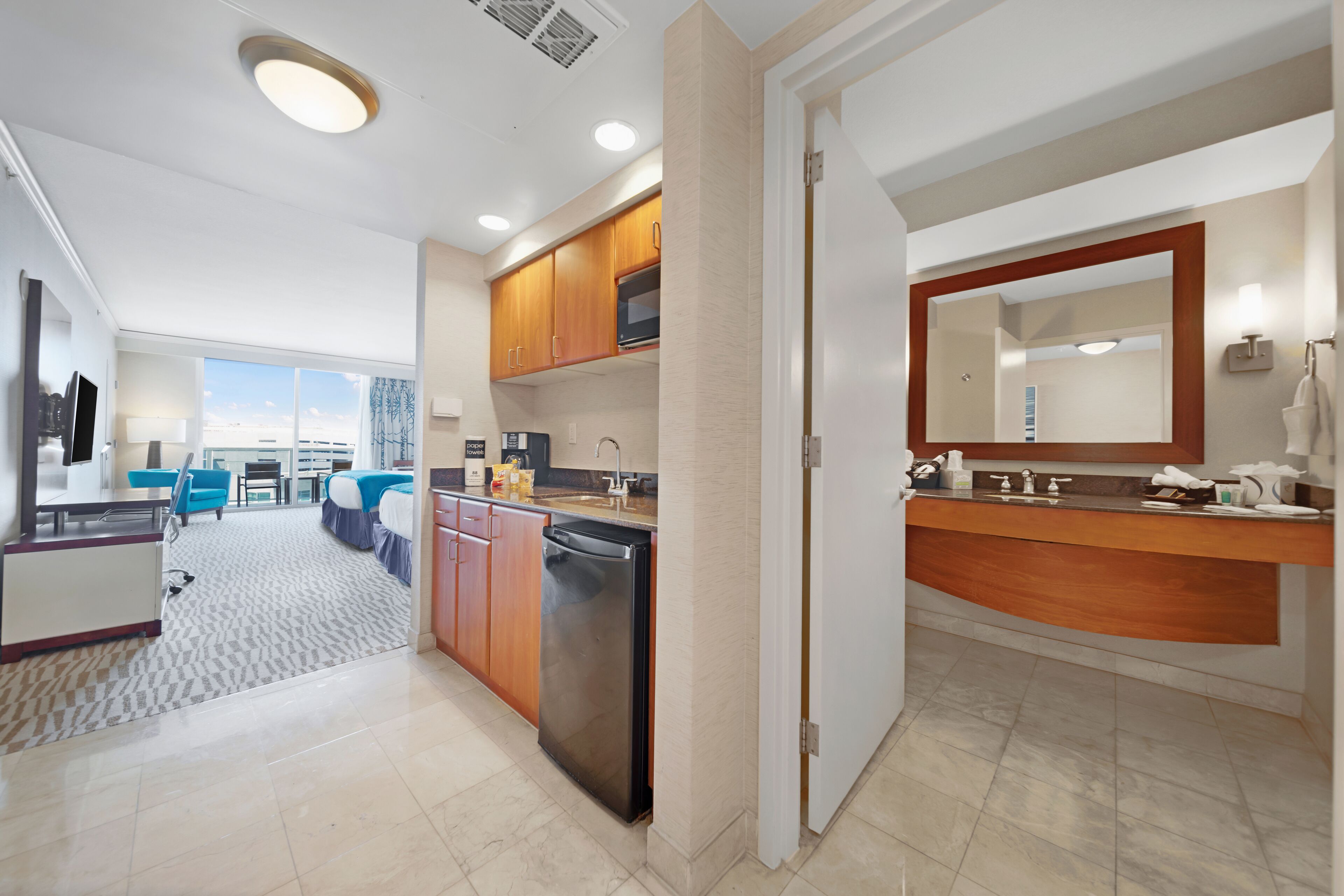 1 chambre, coffres-forts dans les chambres, bureau, lit parapluie