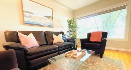 Riverside 4 bdrm w 2 KING beds • 10min DT • Sleeps 8!
