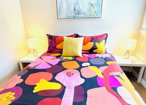 4 slaapkamers, een strijkplank/strijkijzer, reisbedje, wifi