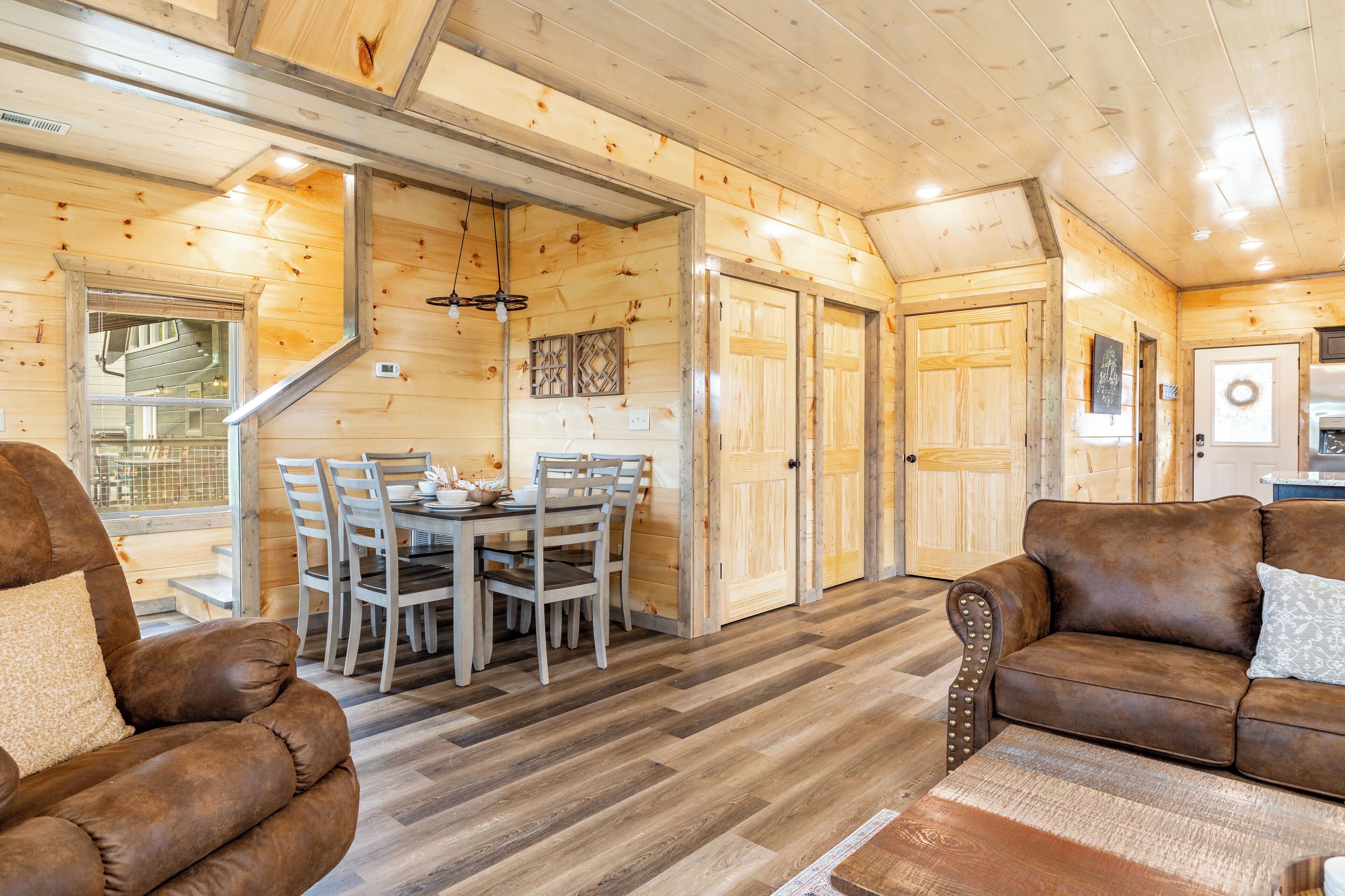 Smart-TV, Kamin, Videospiele, DVD-Player