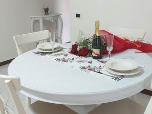 Dining - PROMOTION -Basil's Terrace (Olginate)