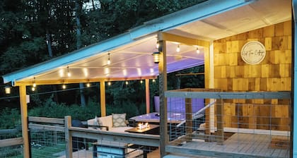 Black Mtn Cottage w/ hot tub + dog friendly - 20 min to Asheville