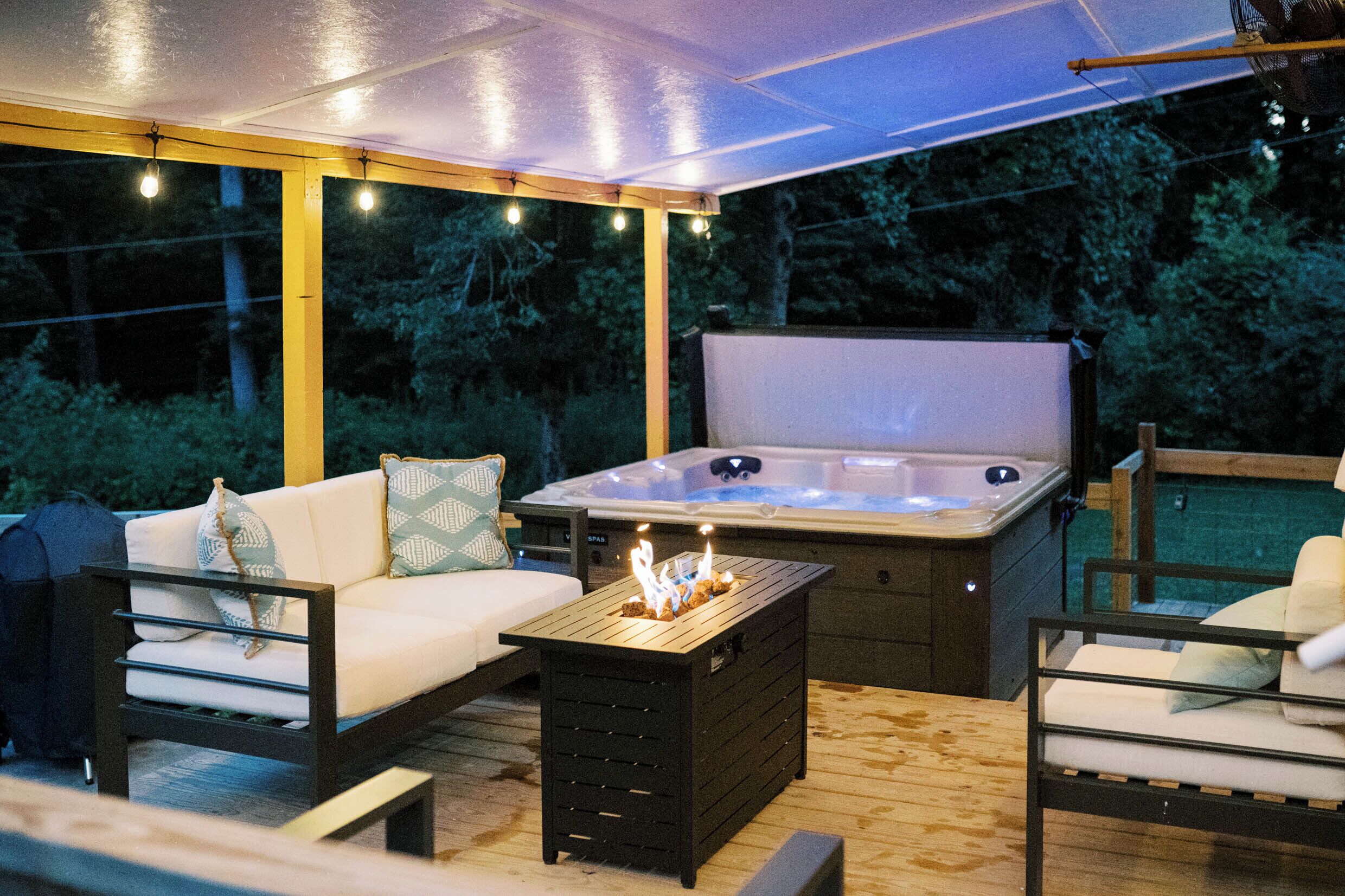 Black Mtn Cottage w/ hot tub + dog friendly - 20 min to Asheville