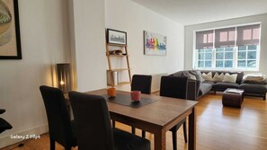 Dining - Spacious 2 bedroom apartment close to city centre
 (Edinburgh)
