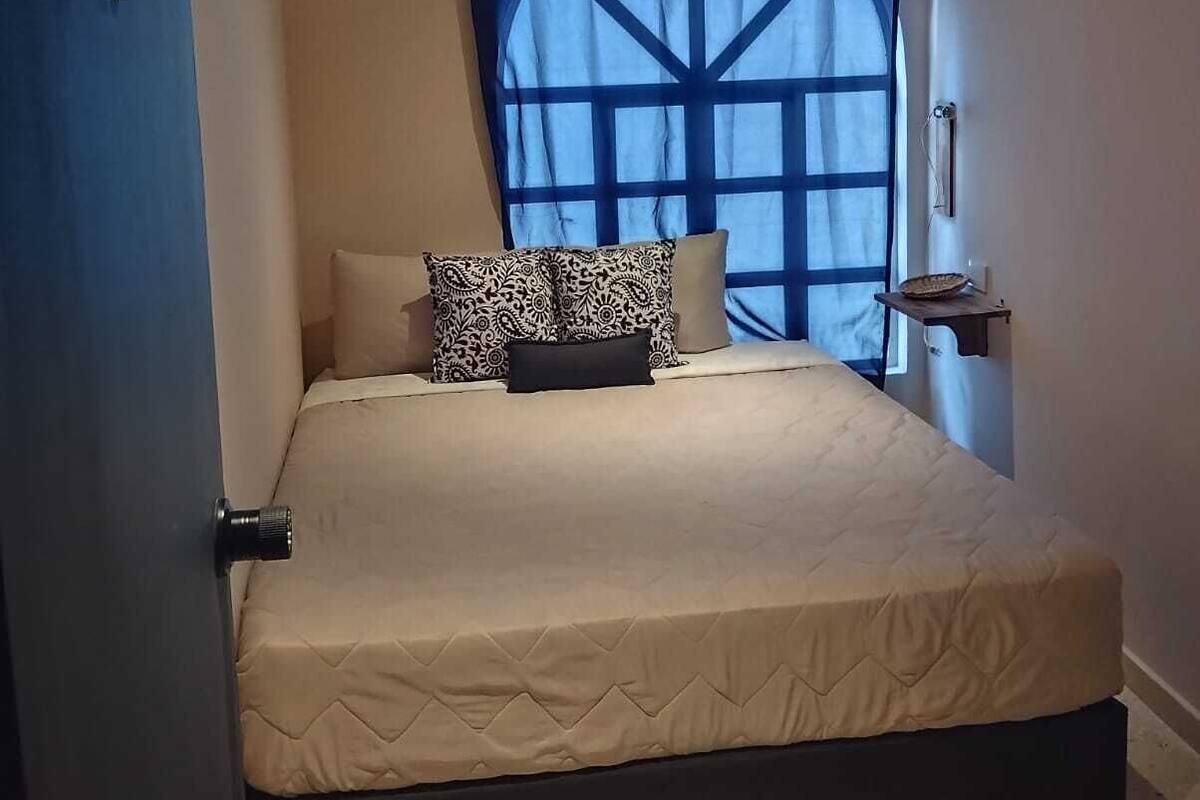Basic Room, 1 Double Bed | 1 bedroom, desk, WiFi (free), bed sheets